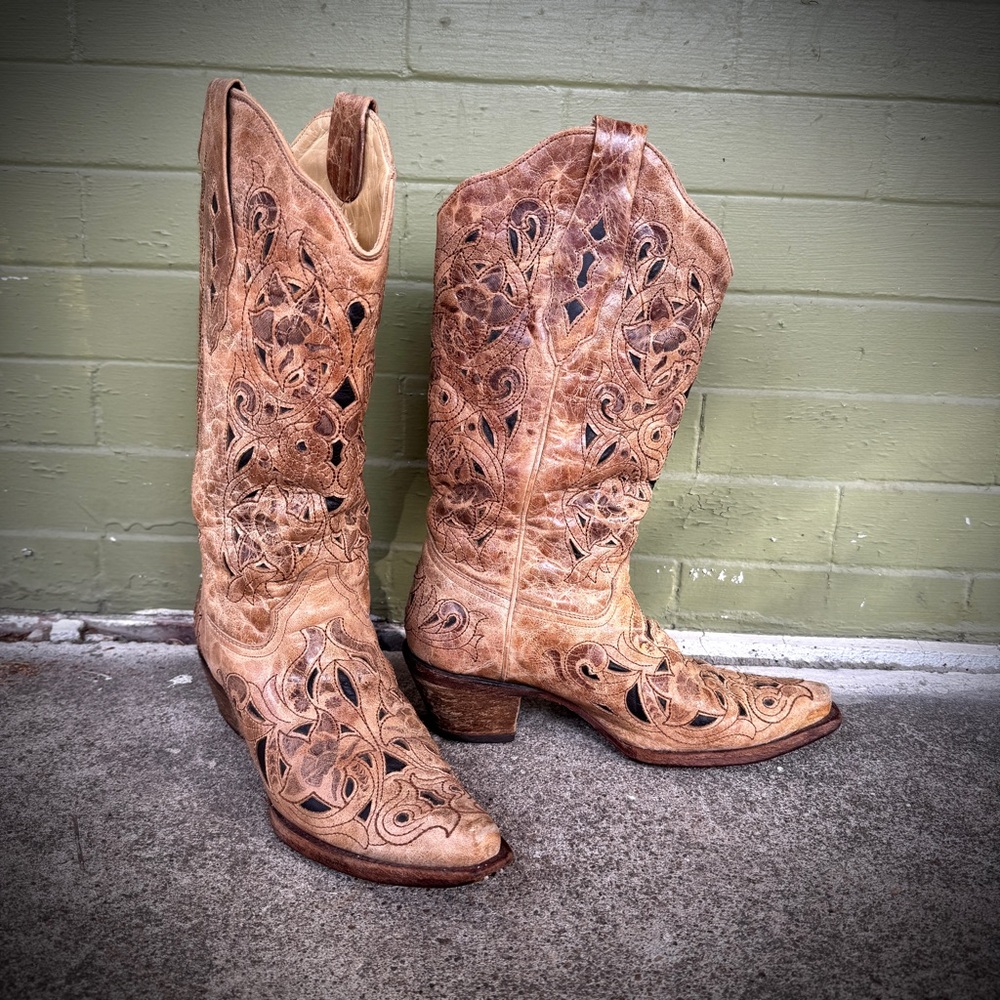 Corral Vintage Tan Tooled Laser Cut Leather Boots - 8